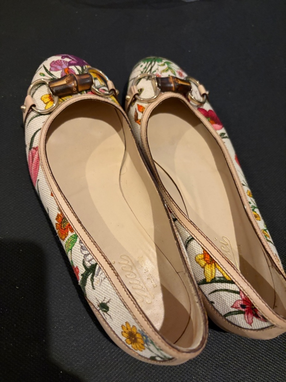 Gucci Floral Embroidered Cream Ballet Flats with Bamboo Bit